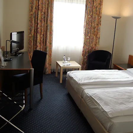 Hotel Plaza 4*