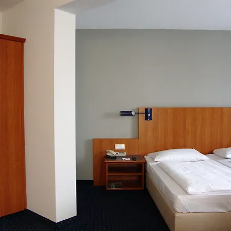 Hotel Plaza 3*