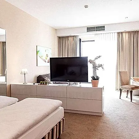 Plaza Hotel 3*