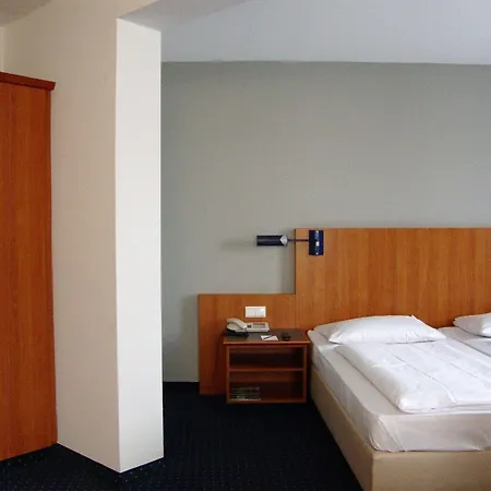 Hotel Plaza 3*